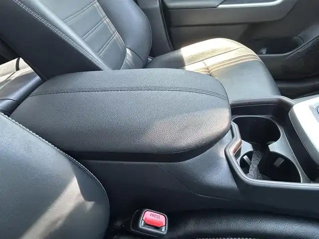 トヨタ ＲＡＶ４ ハイブリットG 長野県 2019(令1)年 11.3万km ホワイトパールクリスタルシャイン 4WD/ワンオーナー/純正ナビ/・Bluetooth/CD/DVD/TV/バックカメラ/純正2.0ETC/電動リアゲート/社外ドライブレコーダー/純正フロアマット/メモリパワーシート/レザーシート/前席シートヒーター/純正18インチAW/前後コーナーセンサー/LEDオートライト/オートマチックハイビーム/ハンドルヒーター/寒冷地仕様/クルーズコントロール追走あり/電格ミラー/ドアバイザー/取り扱い説明書/保証書