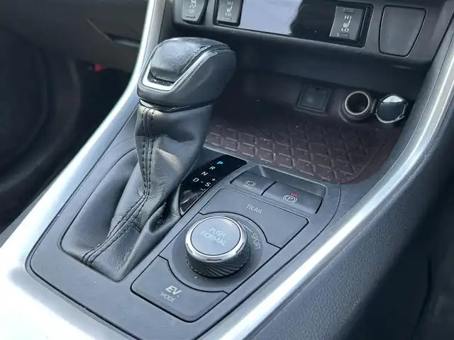 トヨタ ＲＡＶ４ ハイブリットG 長野県 2019(令1)年 11.3万km ホワイトパールクリスタルシャイン 4WD/ワンオーナー/純正ナビ/・Bluetooth/CD/DVD/TV/バックカメラ/純正2.0ETC/電動リアゲート/社外ドライブレコーダー/純正フロアマット/メモリパワーシート/レザーシート/前席シートヒーター/純正18インチAW/前後コーナーセンサー/LEDオートライト/オートマチックハイビーム/ハンドルヒーター/寒冷地仕様/クルーズコントロール追走あり/電格ミラー/ドアバイザー/取り扱い説明書/保証書