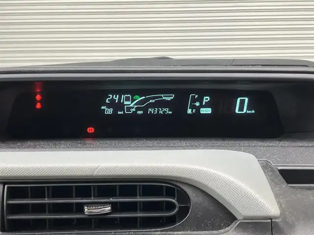 トヨタ アクア S 高知県 2014(平26)年 14.4万km ライムホワイトパールクリスタルシャイン 純正SDナビ/スマートキー/バックカメラ/フルセグ/ETC/Bluetooth接続/AAC/純正フロアマット/横滑り防止装置/取扱説明書/記録簿/オートライト/Wエアバッグ