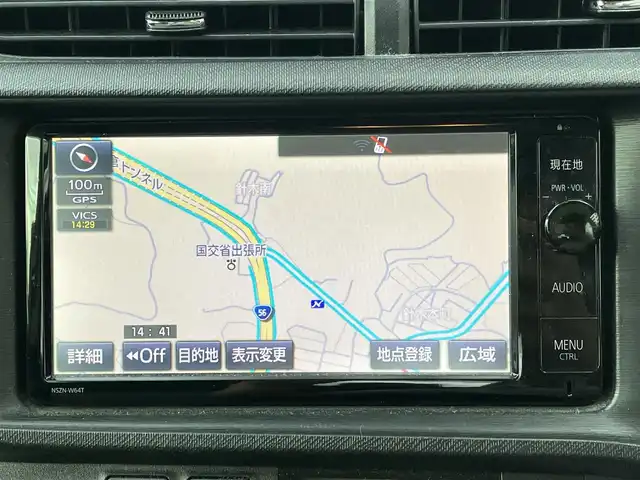 トヨタ アクア S 高知県 2014(平26)年 14.4万km ライムホワイトパールクリスタルシャイン 純正SDナビ/スマートキー/バックカメラ/フルセグ/ETC/Bluetooth接続/AAC/純正フロアマット/横滑り防止装置/取扱説明書/記録簿/オートライト/Wエアバッグ