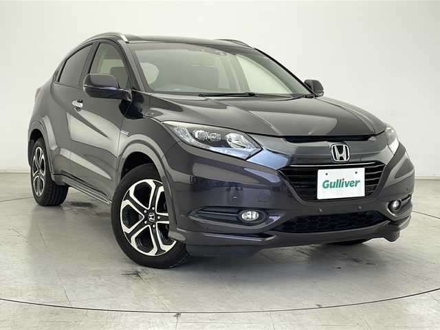 ホンダ ヴェゼル ハイブリッド Z 千葉県 2015(平27)年 4.8万km ルーセブラックM 社外ナビ【AVIC-RL09】/(CD/DVD/Bluetooth/フルセグ/SD/USB)/社外後席モニター/バックカメラ/クルーズコントロール/クリアランスソナー(前後)/電動パーキングブレーキ/オートホールド/LEDヘッドライト/フォグランプ/オートライト/シートヒーター(D+N席)/ETC/ハーフレザーシート/純正フロアマット/純正17インチアルミホイール/MTモード付AT/パドルシフト/トノカバー/電動格納ミラー/プッシュスタート/エアバッグ(W+サイド＋カーテン)/横滑り防止装置