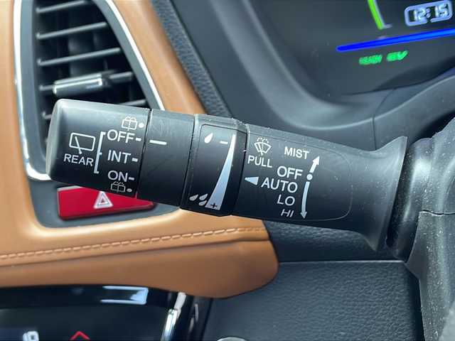 ホンダ ヴェゼル ハイブリッド Z 千葉県 2015(平27)年 4.8万km ルーセブラックM 社外ナビ【AVIC-RL09】/(CD/DVD/Bluetooth/フルセグ/SD/USB)/社外後席モニター/バックカメラ/クルーズコントロール/クリアランスソナー(前後)/電動パーキングブレーキ/オートホールド/LEDヘッドライト/フォグランプ/オートライト/シートヒーター(D+N席)/ETC/ハーフレザーシート/純正フロアマット/純正17インチアルミホイール/MTモード付AT/パドルシフト/トノカバー/電動格納ミラー/プッシュスタート/エアバッグ(W+サイド＋カーテン)/横滑り防止装置