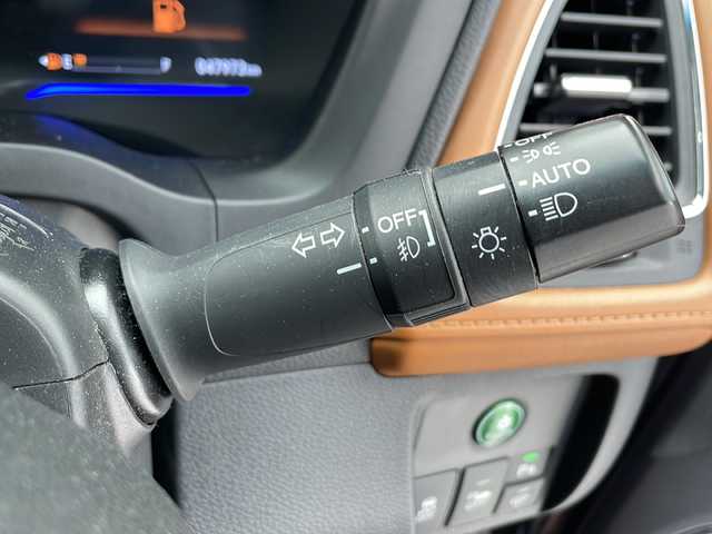 ホンダ ヴェゼル ハイブリッド Z 千葉県 2015(平27)年 4.8万km ルーセブラックM 社外ナビ【AVIC-RL09】/(CD/DVD/Bluetooth/フルセグ/SD/USB)/社外後席モニター/バックカメラ/クルーズコントロール/クリアランスソナー(前後)/電動パーキングブレーキ/オートホールド/LEDヘッドライト/フォグランプ/オートライト/シートヒーター(D+N席)/ETC/ハーフレザーシート/純正フロアマット/純正17インチアルミホイール/MTモード付AT/パドルシフト/トノカバー/電動格納ミラー/プッシュスタート/エアバッグ(W+サイド＋カーテン)/横滑り防止装置