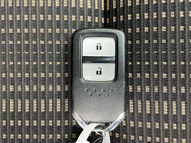 ホンダ ヴェゼル ハイブリッド Z 千葉県 2015(平27)年 4.8万km ルーセブラックM 社外ナビ【AVIC-RL09】/(CD/DVD/Bluetooth/フルセグ/SD/USB)/社外後席モニター/バックカメラ/クルーズコントロール/クリアランスソナー(前後)/電動パーキングブレーキ/オートホールド/LEDヘッドライト/フォグランプ/オートライト/シートヒーター(D+N席)/ETC/ハーフレザーシート/純正フロアマット/純正17インチアルミホイール/MTモード付AT/パドルシフト/トノカバー/電動格納ミラー/プッシュスタート/エアバッグ(W+サイド＋カーテン)/横滑り防止装置