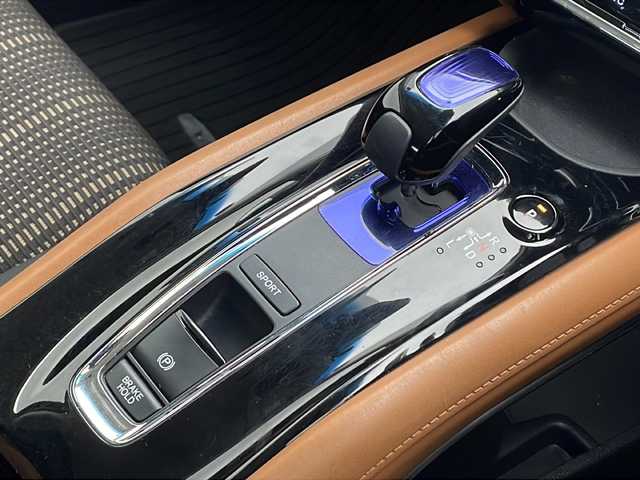 ホンダ ヴェゼル ハイブリッド Z 千葉県 2015(平27)年 4.8万km ルーセブラックM 社外ナビ【AVIC-RL09】/(CD/DVD/Bluetooth/フルセグ/SD/USB)/社外後席モニター/バックカメラ/クルーズコントロール/クリアランスソナー(前後)/電動パーキングブレーキ/オートホールド/LEDヘッドライト/フォグランプ/オートライト/シートヒーター(D+N席)/ETC/ハーフレザーシート/純正フロアマット/純正17インチアルミホイール/MTモード付AT/パドルシフト/トノカバー/電動格納ミラー/プッシュスタート/エアバッグ(W+サイド＋カーテン)/横滑り防止装置