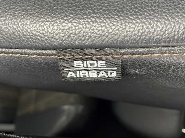 ホンダ ヴェゼル ハイブリッド Z 千葉県 2015(平27)年 4.8万km ルーセブラックM 社外ナビ【AVIC-RL09】/(CD/DVD/Bluetooth/フルセグ/SD/USB)/社外後席モニター/バックカメラ/クルーズコントロール/クリアランスソナー(前後)/電動パーキングブレーキ/オートホールド/LEDヘッドライト/フォグランプ/オートライト/シートヒーター(D+N席)/ETC/ハーフレザーシート/純正フロアマット/純正17インチアルミホイール/MTモード付AT/パドルシフト/トノカバー/電動格納ミラー/プッシュスタート/エアバッグ(W+サイド＋カーテン)/横滑り防止装置