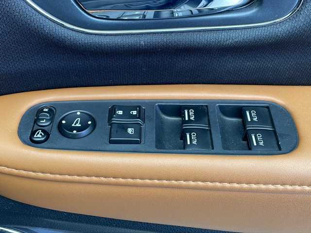 ホンダ ヴェゼル ハイブリッド Z 千葉県 2015(平27)年 4.8万km ルーセブラックM 社外ナビ【AVIC-RL09】/(CD/DVD/Bluetooth/フルセグ/SD/USB)/社外後席モニター/バックカメラ/クルーズコントロール/クリアランスソナー(前後)/電動パーキングブレーキ/オートホールド/LEDヘッドライト/フォグランプ/オートライト/シートヒーター(D+N席)/ETC/ハーフレザーシート/純正フロアマット/純正17インチアルミホイール/MTモード付AT/パドルシフト/トノカバー/電動格納ミラー/プッシュスタート/エアバッグ(W+サイド＋カーテン)/横滑り防止装置