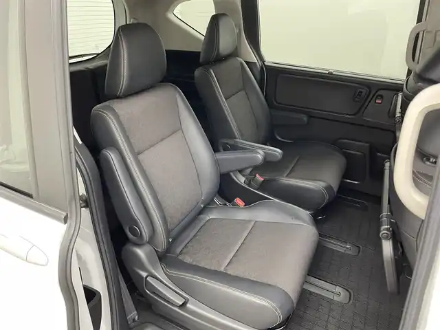ホンダ フリード クロスター ホンダセンシング 埼玉県 2020(令2)年 3.5万km プラチナホワイトパール 社外ナビ　バックカメラ　アダプティブクルーズコントロール　ビルトインＥＴＣ　両側パワースライドドア　ハーフレザーシート　地デジフルセグ　ルーフレール　プッシュスタート　スマートキー　ＬＥＤヘッドライト