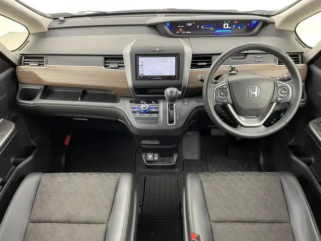 ホンダ フリード クロスター ホンダセンシング 埼玉県 2020(令2)年 3.5万km プラチナホワイトパール 社外ナビ　バックカメラ　アダプティブクルーズコントロール　ビルトインＥＴＣ　両側パワースライドドア　ハーフレザーシート　地デジフルセグ　ルーフレール　プッシュスタート　スマートキー　ＬＥＤヘッドライト