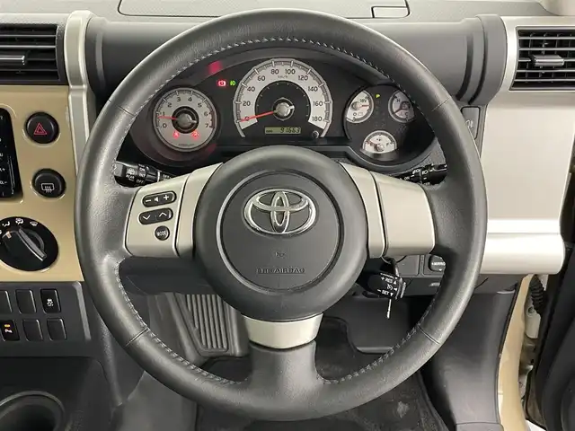 トヨタ ＦＪクルーザー カラーパッケージ 愛知県 2014(平26)年 9.2万km ベージュ/ホワイト 純正ナビ　バックカメラ　フルセグ　禁煙　Ｂｌｕｅｔｏｏｔｈ　ＤＶＤ　クルコン　ＥＴＣ　純正フロアマット　純正ＡＷ　カーテンエアバッグ　フォグランプ　ツートンカラー　コーナーセンサー　純正革巻きハンドル