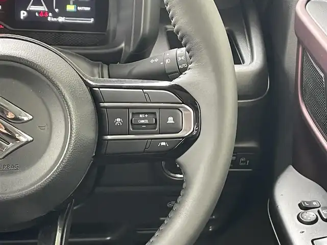 スズキ スペーシア カスタム HYBRID XS 佐賀県 2024(令6)年 0.1千km ピュアホワイトパール/ブラック2トーン デュアルカメラブレーキサポートII　/コーナーセンサー/レーダークルーズコントロール/純正９型ナビ/・全方位カメラ　/・フルセグTV/BT/・AppleCarPlay/AndroidAuto/両側パワースライドドア　/ハーフレザーシート/シートヒーター　/オットマン　　/純正15インチAW　/HUD　/電動パーキングブレーキ/革巻きステアリング/ステアリングヒーター/サーキュレーター/LEDヘッドライト/フォグランプ/スペアキー×１/取扱説明書/保証書