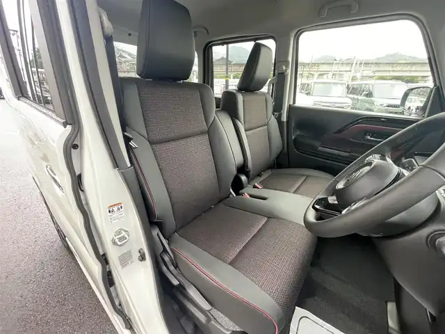 スズキ スペーシア カスタム HYBRID XS 佐賀県 2024(令6)年 0.1千km ピュアホワイトパール/ブラック2トーン デュアルカメラブレーキサポートII　/コーナーセンサー/レーダークルーズコントロール/純正９型ナビ/・全方位カメラ　/・フルセグTV/BT/・AppleCarPlay/AndroidAuto/両側パワースライドドア　/ハーフレザーシート/シートヒーター　/オットマン　　/純正15インチAW　/HUD　/電動パーキングブレーキ/革巻きステアリング/ステアリングヒーター/サーキュレーター/LEDヘッドライト/フォグランプ/スペアキー×１/取扱説明書/保証書