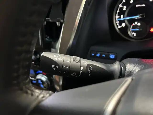 トヨタ アルファード X サイドリフトアップ 埼玉県 2023(令5)年 1.4万km ホワイトパールクリスタルシャイン 純正ナビ（AM/FM/BT）/トヨタセーフティセンス/プリクラッシュセーフティ/横滑り防止装置/レーダークルーズコントロール/レーンキープアシスト/バックカメラ/ビルトインETC2.0/コーナーセンサー前後/純正ドアバイザー/純正フロアマット/両側パワースライドドア/ドライブレコーダー前後/革巻きステアリング/ステアリングリモコン/電動パーキング/ブレーキホールド/MTモード付AT/純正LEDヘッドライト/オートライト/フォグランプ/電動格納ミラー/ウィンカーミラー/スペアキー1本/プッシュスタート/スマートキー