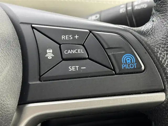 日産 セレナ ライダー オーテック 30th 福岡県 2016(平28)年 7.1万km ダイヤモンドブラック 後席モニター　/純正ナビ　/全方位カメラ／フルセグＴＶ　/ＥＴＣ　/前後ドラレコ　/プロパイロット　/コーナーセンサー　/エマージェンシーブレーキ　/レーンキープ　/パーキングアシスト　/両側電動スライドドア　/シートヒーター　/ＬＥＤライト