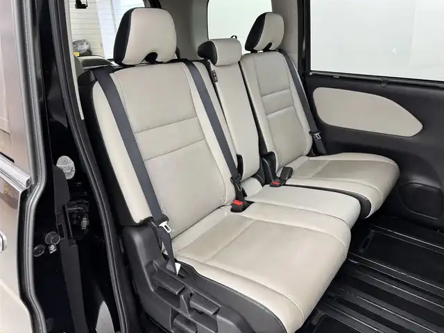 日産 セレナ ライダー オーテック 30th 福岡県 2016(平28)年 7.1万km ダイヤモンドブラック 後席モニター　/純正ナビ　/全方位カメラ／フルセグＴＶ　/ＥＴＣ　/前後ドラレコ　/プロパイロット　/コーナーセンサー　/エマージェンシーブレーキ　/レーンキープ　/パーキングアシスト　/両側電動スライドドア　/シートヒーター　/ＬＥＤライト