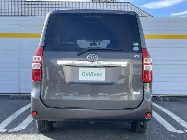 トヨタ ノア X 埼玉県 2012(平24)年 10.4万km グレーメタリック ・社外ナビ/・両側スライドドア/・純正フロアマット/・革巻きステアリング/・ETC