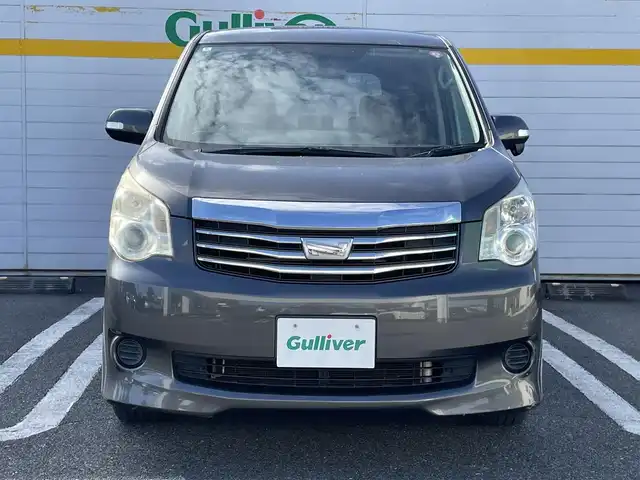 トヨタ ノア X 埼玉県 2012(平24)年 10.4万km グレーメタリック ・社外ナビ/・両側スライドドア/・純正フロアマット/・革巻きステアリング/・ETC