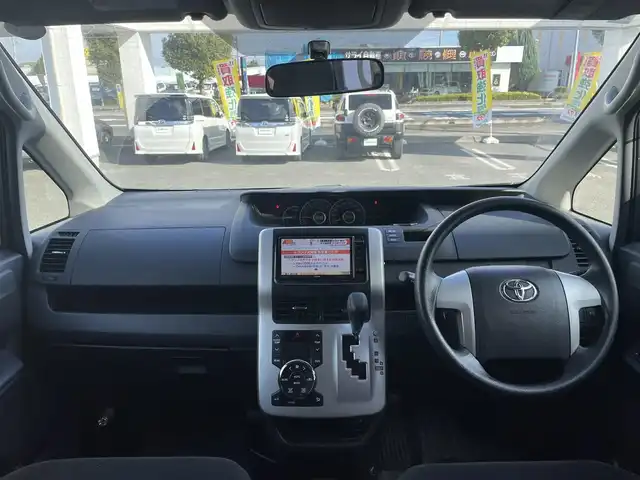 トヨタ ノア X 埼玉県 2012(平24)年 10.4万km グレーメタリック ・社外ナビ/・両側スライドドア/・純正フロアマット/・革巻きステアリング/・ETC