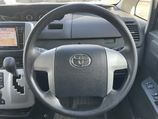 トヨタ ノア X 埼玉県 2012(平24)年 10.4万km グレーメタリック ・社外ナビ/・両側スライドドア/・純正フロアマット/・革巻きステアリング/・ETC