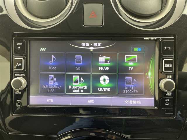 日産 ノート e－パワー X 大分県 2017(平29)年 6.8万km ブリリアントホワイトパール 純正ナビゲーション/AM/FM/CD/DVD/BT/エマージェンシーブレーキ/アラウンドビューモニター/スマートルームミラー/ETC/オートLEDヘッドライト/スマートキー/プッシュスタート/純正ドアバイザー/プッシュスタート