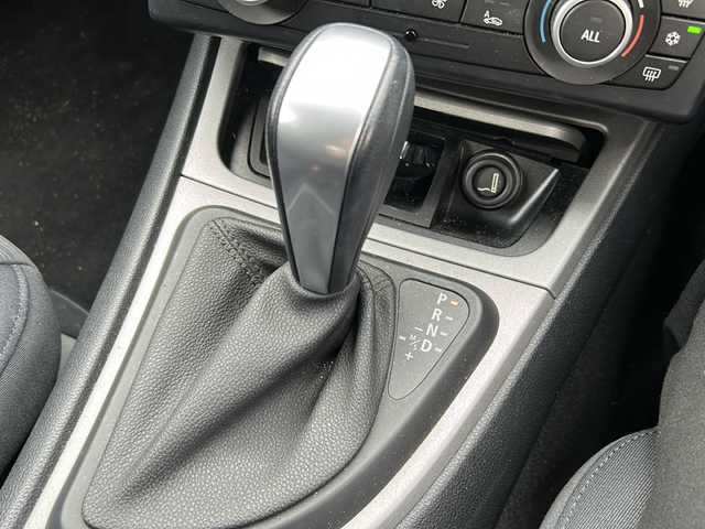 ＢＭＷ １１６ｉ 福島県 2010(平22)年 3.8万km 赤 社外ＨＤＤナビ＆フルセグＴＶ/（ＤＶＤ＆ＢＴ＆ＣＤ＆ＭＳＶ）/ＥＴＣ/社外１６inアルミホイール/オートライト/ＨＩＤライト/電動格納ミラー/キーレス/Ｗ＋サイドエアバッグ/ＡＢＳ/フロアマット/取扱説明書