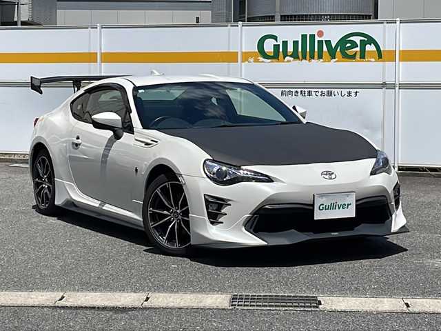 トヨタ ８６ GT 愛知県 2018(平30)年 10万km クリスタルホワイトパール /禁煙車//ワンオーナー//後期G型//6MT//TRDフロントスポイラー//TRDサイドスカート//TRDエアロスタビライジングカバー//プロコンポジットリアウィング//SARDレーシング4本出しマフラー//ボンネットカーボン調フィルム//トルセンLSD//純正ナビ//フルセグ/Bluetooth/CD/DVD/MSV/SD//HDMI/USB//TVキャンセラー//バックカメラ//ETC//クルーズコントロール//TRACKモード//TRC/VSC//GIS//ヒルスタートアシストコントロール//Bi-BeamオートベアリングLEDヘッドライト//フロント・リアフォグランプ//純正17インチアルミホイール//スペアタイヤ//プッシュスタート//スペアスマートキー//3本スポーク革巻きステアリング//ステアリングリモコン//チルト&テレスコピックステアリング//純正フロアマット//純正ドアバイザー//スポーツアルミペダル//フレームレス防眩インナーミラー//電動格納ミラー//カーテンエアバック//シートリフター//86ロゴカーテシランプ//保証書//取扱説明書//ナビ取扱説明書//ディーラー点検整備記録簿H31.R1.2.3.5