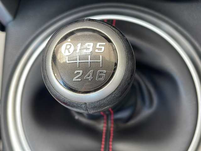 トヨタ ８６ GT 愛知県 2018(平30)年 10万km クリスタルホワイトパール /禁煙車//ワンオーナー//後期G型//6MT//TRDフロントスポイラー//TRDサイドスカート//TRDエアロスタビライジングカバー//プロコンポジットリアウィング//SARDレーシング4本出しマフラー//ボンネットカーボン調フィルム//トルセンLSD//純正ナビ//フルセグ/Bluetooth/CD/DVD/MSV/SD//HDMI/USB//TVキャンセラー//バックカメラ//ETC//クルーズコントロール//TRACKモード//TRC/VSC//GIS//ヒルスタートアシストコントロール//Bi-BeamオートベアリングLEDヘッドライト//フロント・リアフォグランプ//純正17インチアルミホイール//スペアタイヤ//プッシュスタート//スペアスマートキー//3本スポーク革巻きステアリング//ステアリングリモコン//チルト&テレスコピックステアリング//純正フロアマット//純正ドアバイザー//スポーツアルミペダル//フレームレス防眩インナーミラー//電動格納ミラー//カーテンエアバック//シートリフター//86ロゴカーテシランプ//保証書//取扱説明書//ナビ取扱説明書//ディーラー点検整備記録簿H31.R1.2.3.5