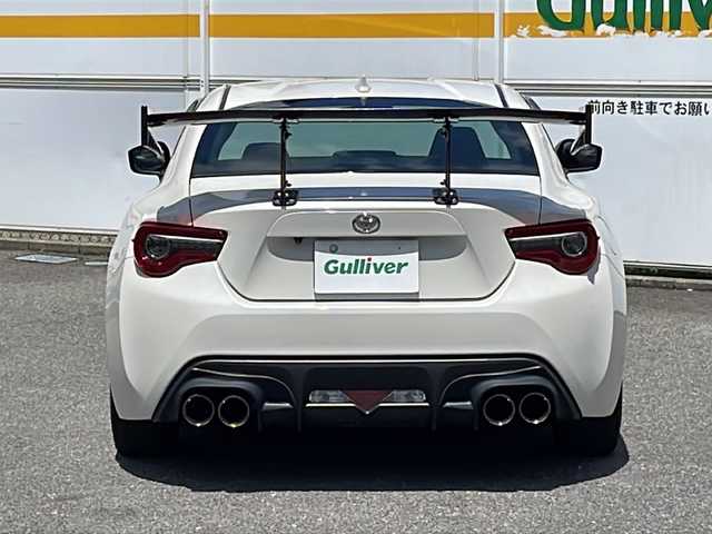 トヨタ ８６ GT 愛知県 2018(平30)年 10万km クリスタルホワイトパール /禁煙車//ワンオーナー//後期G型//6MT//TRDフロントスポイラー//TRDサイドスカート//TRDエアロスタビライジングカバー//プロコンポジットリアウィング//SARDレーシング4本出しマフラー//ボンネットカーボン調フィルム//トルセンLSD//純正ナビ//フルセグ/Bluetooth/CD/DVD/MSV/SD//HDMI/USB//TVキャンセラー//バックカメラ//ETC//クルーズコントロール//TRACKモード//TRC/VSC//GIS//ヒルスタートアシストコントロール//Bi-BeamオートベアリングLEDヘッドライト//フロント・リアフォグランプ//純正17インチアルミホイール//スペアタイヤ//プッシュスタート//スペアスマートキー//3本スポーク革巻きステアリング//ステアリングリモコン//チルト&テレスコピックステアリング//純正フロアマット//純正ドアバイザー//スポーツアルミペダル//フレームレス防眩インナーミラー//電動格納ミラー//カーテンエアバック//シートリフター//86ロゴカーテシランプ//保証書//取扱説明書//ナビ取扱説明書//ディーラー点検整備記録簿H31.R1.2.3.5