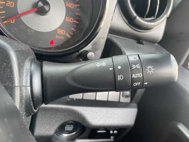 スズキ ジムニー シエラ JL 三重県 2018(平30)年 9.6万km ジャングルグリーン 登録時95/288km/禁煙車/純正７インチＳＤナビ/・Ｂｌｕｅｔｏｏｔｈ・フルセグ・ＣＤ／ＤＶＤ・ＡＭ／ＦＭ/・SD・USB/スズキセーフティサポート/・衝突軽減ブレーキ/・レーンキープアシスト/シートヒーターＤＮ/電動格納ミラー/ＡＵＴＯライト/バックカメラ/ＥＴＣ2.0/純正フロアマット/ヘッドライトレベライザー/プッシュスタート/スマートキー/スペアキー/純正15インチアルミホイール