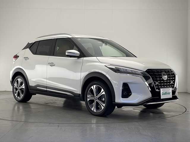 日産 キックス X ツートーンインテリアED 宮崎県 2020(令2)年 2.4万km ブリリアントホワイトパール プロパイロット/エマ―ジェンシーブレーキ/LDW（車線逸脱警報）/LDP（車線逸脱防止支援）/オートマチックハイビーム/クリアランスソナー/ふらつき警報/インテリジェントルームミラー/純正9インチSDナビ/フルセグTV/CD/DVD/Bluetooth/アラウンドビューモニター/ハーフレザーシート/シートヒーター/ステアリングヒーター/LEDヘッドライト/前後ドライブレコーダー/ルーフレール/純正17インチAW/ETC/保証書