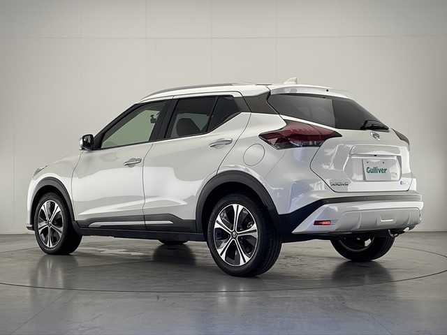 日産 キックス X ツートーンインテリアED 宮崎県 2020(令2)年 2.4万km ブリリアントホワイトパール プロパイロット/エマ―ジェンシーブレーキ/LDW（車線逸脱警報）/LDP（車線逸脱防止支援）/オートマチックハイビーム/クリアランスソナー/ふらつき警報/インテリジェントルームミラー/純正9インチSDナビ/フルセグTV/CD/DVD/Bluetooth/アラウンドビューモニター/ハーフレザーシート/シートヒーター/ステアリングヒーター/LEDヘッドライト/前後ドライブレコーダー/ルーフレール/純正17インチAW/ETC/保証書