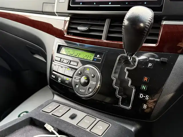 トヨタ エスティマ ハイブリッド アエラス レザーパッケージ 香川県 2012(平24)年 7.5万km ホワイトパールクリスタルシャイン 9インチサイバーナビ/フルセグ/CD/DVD/BT/13.3インチフリップダウンモニター/ダブルサンルーフ/バックカメラ/社外18インチアルミ/ブラックレザーシート/パワーシート/前席シートヒーター/キセノンヘッドライト/両側パワースライドドア/パワーバックドア/ローダウン/社外スピーカー/社外アンプ/オーディオネットワーク/前後ドライブレコーダー/ETC