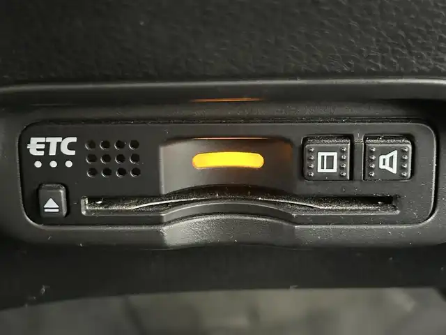 ホンダ ヴェゼル ハイブリッド Z ホンダセンシング 熊本県 2018(平30)年 6.3万km クリスタルブラックパール 純正ナビVXM-185VFi（ＣＤ・ＤＶＤ・フルセグ・ＢＴ・ｉｐｏｄ）/純正前方ドライブレコーダー　/バックカメラ　/ビルトインＥＴＣ　/前席シートヒーター　/前席パワーシート　/ホンダセンシング/・衝突軽減ブレーキ　/・レーダークルーズコントロール/・レーンキープアシスト　/・先行車発進お知らせ機能/・路外逸脱制御機能/・標識認識機能/横滑り防止/パドルシフト/ハーフレザーシート/オートブレーキホールド/純正フロアマット/純正17インチAW/オートライト/LEDヘッドライト/フォグランプ/スマートキー/プッシュスタート/スペアキー1本/保証書/取扱説明書