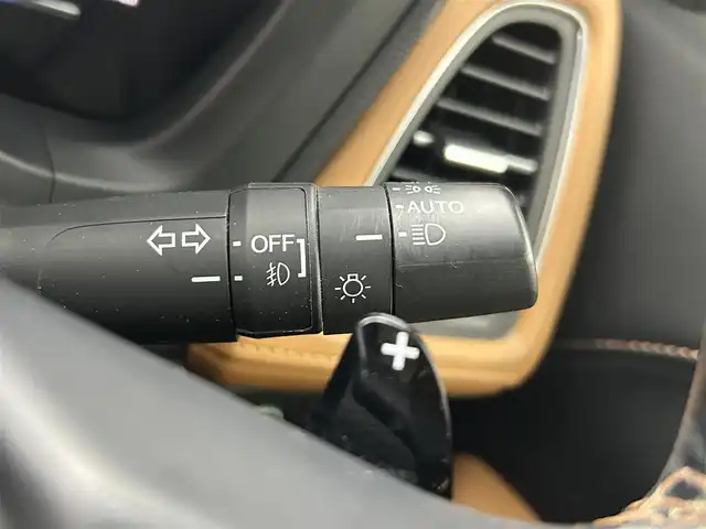 ホンダ ヴェゼル ハイブリッド Z ホンダセンシング 熊本県 2018(平30)年 6.3万km クリスタルブラックパール 純正ナビVXM-185VFi（ＣＤ・ＤＶＤ・フルセグ・ＢＴ・ｉｐｏｄ）/純正前方ドライブレコーダー　/バックカメラ　/ビルトインＥＴＣ　/前席シートヒーター　/前席パワーシート　/ホンダセンシング/・衝突軽減ブレーキ　/・レーダークルーズコントロール/・レーンキープアシスト　/・先行車発進お知らせ機能/・路外逸脱制御機能/・標識認識機能/横滑り防止/パドルシフト/ハーフレザーシート/オートブレーキホールド/純正フロアマット/純正17インチAW/オートライト/LEDヘッドライト/フォグランプ/スマートキー/プッシュスタート/スペアキー1本/保証書/取扱説明書