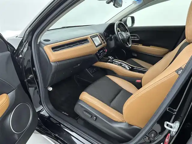 ホンダ ヴェゼル ハイブリッド Z ホンダセンシング 熊本県 2018(平30)年 6.3万km クリスタルブラックパール 純正ナビVXM-185VFi（ＣＤ・ＤＶＤ・フルセグ・ＢＴ・ｉｐｏｄ）/純正前方ドライブレコーダー　/バックカメラ　/ビルトインＥＴＣ　/前席シートヒーター　/前席パワーシート　/ホンダセンシング/・衝突軽減ブレーキ　/・レーダークルーズコントロール/・レーンキープアシスト　/・先行車発進お知らせ機能/・路外逸脱制御機能/・標識認識機能/横滑り防止/パドルシフト/ハーフレザーシート/オートブレーキホールド/純正フロアマット/純正17インチAW/オートライト/LEDヘッドライト/フォグランプ/スマートキー/プッシュスタート/スペアキー1本/保証書/取扱説明書