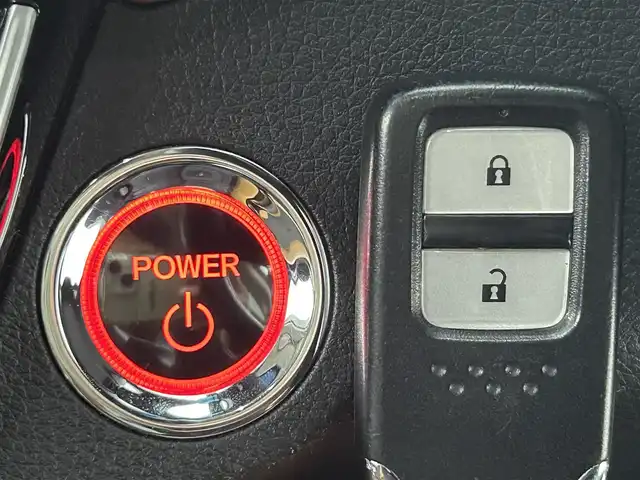 ホンダ ヴェゼル ハイブリッド Z ホンダセンシング 熊本県 2018(平30)年 6.3万km クリスタルブラックパール 純正ナビVXM-185VFi（ＣＤ・ＤＶＤ・フルセグ・ＢＴ・ｉｐｏｄ）/純正前方ドライブレコーダー　/バックカメラ　/ビルトインＥＴＣ　/前席シートヒーター　/前席パワーシート　/ホンダセンシング/・衝突軽減ブレーキ　/・レーダークルーズコントロール/・レーンキープアシスト　/・先行車発進お知らせ機能/・路外逸脱制御機能/・標識認識機能/横滑り防止/パドルシフト/ハーフレザーシート/オートブレーキホールド/純正フロアマット/純正17インチAW/オートライト/LEDヘッドライト/フォグランプ/スマートキー/プッシュスタート/スペアキー1本/保証書/取扱説明書