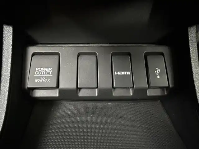 ホンダ ヴェゼル ハイブリッド Z ホンダセンシング 熊本県 2018(平30)年 6.3万km クリスタルブラックパール 純正ナビVXM-185VFi（ＣＤ・ＤＶＤ・フルセグ・ＢＴ・ｉｐｏｄ）/純正前方ドライブレコーダー　/バックカメラ　/ビルトインＥＴＣ　/前席シートヒーター　/前席パワーシート　/ホンダセンシング/・衝突軽減ブレーキ　/・レーダークルーズコントロール/・レーンキープアシスト　/・先行車発進お知らせ機能/・路外逸脱制御機能/・標識認識機能/横滑り防止/パドルシフト/ハーフレザーシート/オートブレーキホールド/純正フロアマット/純正17インチAW/オートライト/LEDヘッドライト/フォグランプ/スマートキー/プッシュスタート/スペアキー1本/保証書/取扱説明書