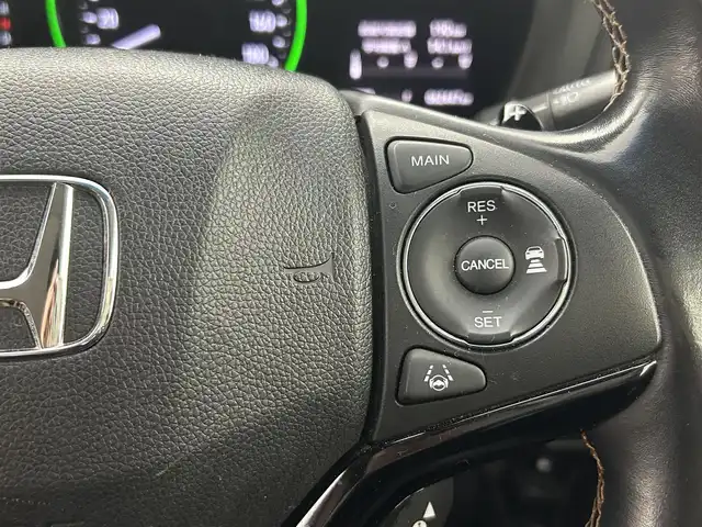 ホンダ ヴェゼル ハイブリッド Z ホンダセンシング 熊本県 2018(平30)年 6.3万km クリスタルブラックパール 純正ナビVXM-185VFi（ＣＤ・ＤＶＤ・フルセグ・ＢＴ・ｉｐｏｄ）/純正前方ドライブレコーダー　/バックカメラ　/ビルトインＥＴＣ　/前席シートヒーター　/前席パワーシート　/ホンダセンシング/・衝突軽減ブレーキ　/・レーダークルーズコントロール/・レーンキープアシスト　/・先行車発進お知らせ機能/・路外逸脱制御機能/・標識認識機能/横滑り防止/パドルシフト/ハーフレザーシート/オートブレーキホールド/純正フロアマット/純正17インチAW/オートライト/LEDヘッドライト/フォグランプ/スマートキー/プッシュスタート/スペアキー1本/保証書/取扱説明書