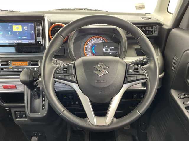 スズキ スペーシア ギア HYBRID XZ 栃木県 2020(令2)年 4.4万km フェニックスレッドパール/ガンメタリック2トーンルーフ 純正ナビ/(CD/DVD/フルセグTV/Bluetooth/SD/AUX)/スズキセーフティサポート/コーナーセンサー/両側パワースライドドア/ビルトインETC/前席シートヒーター/スマートキー/ルーフレール/禁煙車/赤/黒２トーン/オートライト/LEDヘッドライト/横滑り防止装置/フォグランプ/プッシュスタート/アイドリングストップ/ステアリングスイッチ/革巻きステアリング/電動格納ミラー/純正１５インチアルミホイール/純正フロアマット