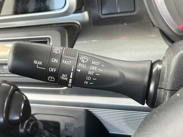 スズキ スペーシア ギア HYBRID XZ 栃木県 2020(令2)年 4.4万km フェニックスレッドパール/ガンメタリック2トーンルーフ 純正ナビ/(CD/DVD/フルセグTV/Bluetooth/SD/AUX)/スズキセーフティサポート/コーナーセンサー/両側パワースライドドア/ビルトインETC/前席シートヒーター/スマートキー/ルーフレール/禁煙車/赤/黒２トーン/オートライト/LEDヘッドライト/横滑り防止装置/フォグランプ/プッシュスタート/アイドリングストップ/ステアリングスイッチ/革巻きステアリング/電動格納ミラー/純正１５インチアルミホイール/純正フロアマット