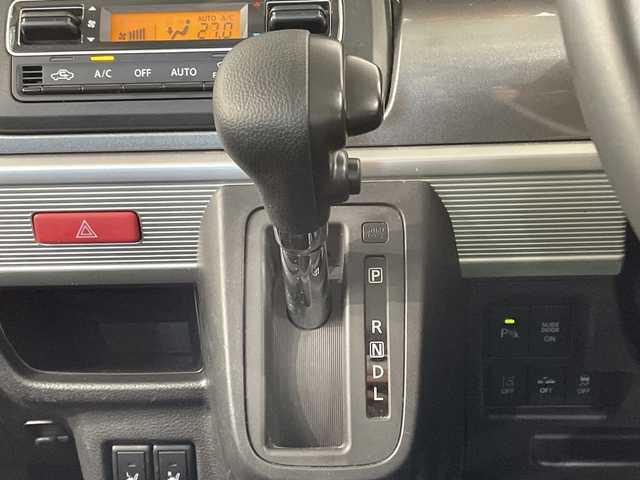 スズキ スペーシア ギア HYBRID XZ 栃木県 2020(令2)年 4.4万km フェニックスレッドパール/ガンメタリック2トーンルーフ 純正ナビ/(CD/DVD/フルセグTV/Bluetooth/SD/AUX)/スズキセーフティサポート/コーナーセンサー/両側パワースライドドア/ビルトインETC/前席シートヒーター/スマートキー/ルーフレール/禁煙車/赤/黒２トーン/オートライト/LEDヘッドライト/横滑り防止装置/フォグランプ/プッシュスタート/アイドリングストップ/ステアリングスイッチ/革巻きステアリング/電動格納ミラー/純正１５インチアルミホイール/純正フロアマット