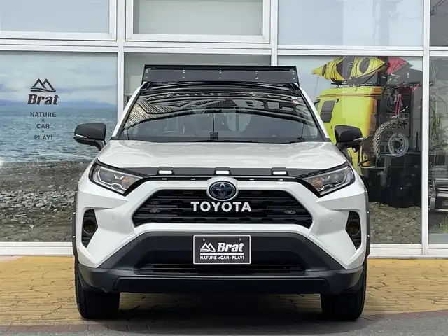 トヨタ ＲＡＶ４ ハイブリットG 道北・旭川 2020(令2)年 7.9万km ホワイトパールクリスタルシャイン AIS検査済み/DN【2406019072UZ】/【社外パーツ取付有】/16AW マッドヴァンスX　タイプF（社外）/ダンロップ　グラントレックAT5/LEDマーカー付ノーズカバー（社外）/フェンダーガーニッシュ/サンルーフ/黒レザーシート/トヨタセーフティセンス/純正SDナビ/ Bluetooth/フルセグTV/バックカメラ/ETC2.0/シートヒーター/ステアリングヒーター/電動リアゲート/TRDラゲッジマット/ヘッドライトカバー/ドアノブカバー/ドアミラーカバー/TOYOTAエンブレム/リアラダー/ルーフラック/前後ドラレコ