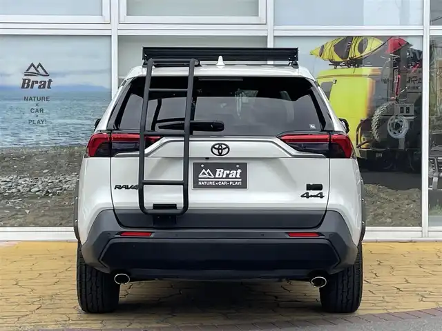 トヨタ ＲＡＶ４ ハイブリットG 道北・旭川 2020(令2)年 7.9万km ホワイトパールクリスタルシャイン AIS検査済み/DN【2406019072UZ】/【社外パーツ取付有】/16AW マッドヴァンスX　タイプF（社外）/ダンロップ　グラントレックAT5/LEDマーカー付ノーズカバー（社外）/フェンダーガーニッシュ/サンルーフ/黒レザーシート/トヨタセーフティセンス/純正SDナビ/ Bluetooth/フルセグTV/バックカメラ/ETC2.0/シートヒーター/ステアリングヒーター/電動リアゲート/TRDラゲッジマット/ヘッドライトカバー/ドアノブカバー/ドアミラーカバー/TOYOTAエンブレム/リアラダー/ルーフラック/前後ドラレコ