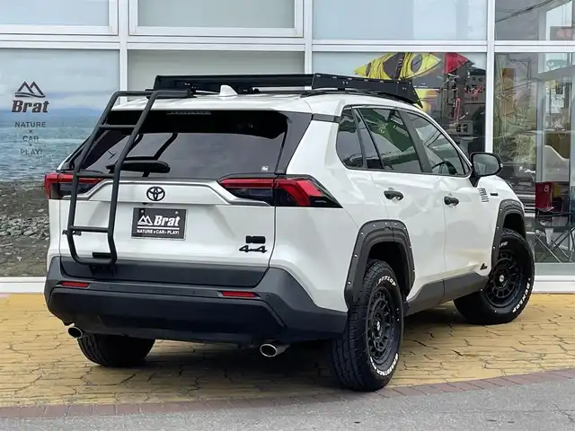 トヨタ ＲＡＶ４ ハイブリットG 道北・旭川 2020(令2)年 7.9万km ホワイトパールクリスタルシャイン AIS検査済み/DN【2406019072UZ】/【社外パーツ取付有】/16AW マッドヴァンスX　タイプF（社外）/ダンロップ　グラントレックAT5/LEDマーカー付ノーズカバー（社外）/フェンダーガーニッシュ/サンルーフ/黒レザーシート/トヨタセーフティセンス/純正SDナビ/ Bluetooth/フルセグTV/バックカメラ/ETC2.0/シートヒーター/ステアリングヒーター/電動リアゲート/TRDラゲッジマット/ヘッドライトカバー/ドアノブカバー/ドアミラーカバー/TOYOTAエンブレム/リアラダー/ルーフラック/前後ドラレコ