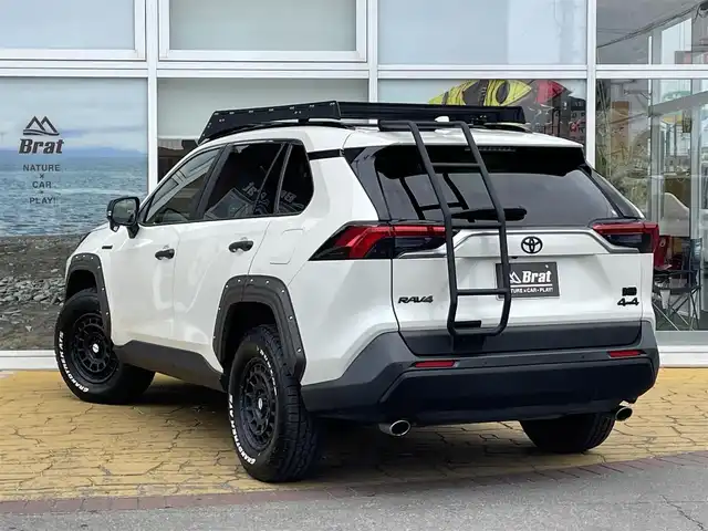 トヨタ ＲＡＶ４ ハイブリットG 道北・旭川 2020(令2)年 7.9万km ホワイトパールクリスタルシャイン AIS検査済み/DN【2406019072UZ】/【社外パーツ取付有】/16AW マッドヴァンスX　タイプF（社外）/ダンロップ　グラントレックAT5/LEDマーカー付ノーズカバー（社外）/フェンダーガーニッシュ/サンルーフ/黒レザーシート/トヨタセーフティセンス/純正SDナビ/ Bluetooth/フルセグTV/バックカメラ/ETC2.0/シートヒーター/ステアリングヒーター/電動リアゲート/TRDラゲッジマット/ヘッドライトカバー/ドアノブカバー/ドアミラーカバー/TOYOTAエンブレム/リアラダー/ルーフラック/前後ドラレコ