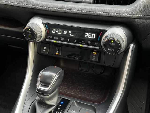トヨタ ＲＡＶ４ ハイブリットG 道北・旭川 2020(令2)年 7.9万km ホワイトパールクリスタルシャイン AIS検査済み/DN【2406019072UZ】/【社外パーツ取付有】/16AW マッドヴァンスX　タイプF（社外）/ダンロップ　グラントレックAT5/LEDマーカー付ノーズカバー（社外）/フェンダーガーニッシュ/サンルーフ/黒レザーシート/トヨタセーフティセンス/純正SDナビ/ Bluetooth/フルセグTV/バックカメラ/ETC2.0/シートヒーター/ステアリングヒーター/電動リアゲート/TRDラゲッジマット/ヘッドライトカバー/ドアノブカバー/ドアミラーカバー/TOYOTAエンブレム/リアラダー/ルーフラック/前後ドラレコ