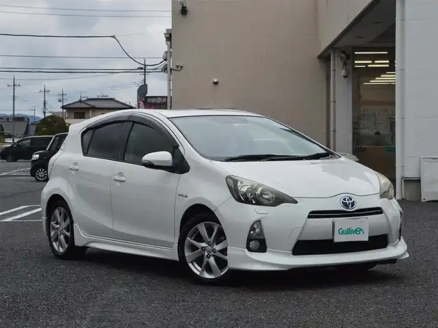 トヨタ アクア G 栃木県 2012(平24)年 11.4万km ライムホワイトパールクリスタルシャイン 社外エアロ/・フロントスポイラー/・サイドスカート/・リアアンダースポイラー/7インチ純正HDDナビ［NHZN-W61G］/・地デジ(フルセグ)/・Bluetooth/・DVD/CD/バックモニター/スマートエントリーパッケージ/・スマートエントリー&スタートシステム/・盗難防止システム/・コンライト/ツーリングパッケージ/・195/50R16タイヤ&16インチアルミホイール/・大型リヤスポイラー/運転席・助手席シートヒーター/ETC