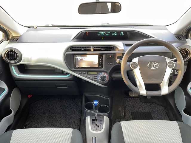 トヨタ アクア S 岩手県 2012(平24)年 17.9万km クールソーダメタリック ナビ　バックカメラ　Ｂｌｕｅｔｏｏｔｈ　ＣＤ／ＤＶＤ再生　フルセグ　ＥＴＣ　ＬＥＤオートライト　純正フロアマット　スマートキー　ヘッドライトウォッシャー　ステアリングスイッチ　オートエアコン