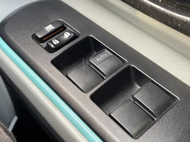 トヨタ アクア S 岩手県 2012(平24)年 17.9万km クールソーダメタリック ナビ　バックカメラ　Ｂｌｕｅｔｏｏｔｈ　ＣＤ／ＤＶＤ再生　フルセグ　ＥＴＣ　ＬＥＤオートライト　純正フロアマット　スマートキー　ヘッドライトウォッシャー　ステアリングスイッチ　オートエアコン