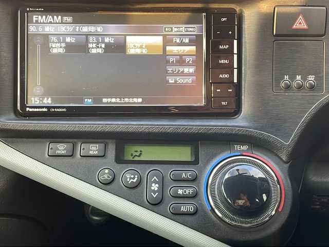 トヨタ アクア S 岩手県 2012(平24)年 17.9万km クールソーダメタリック ナビ　バックカメラ　Ｂｌｕｅｔｏｏｔｈ　ＣＤ／ＤＶＤ再生　フルセグ　ＥＴＣ　ＬＥＤオートライト　純正フロアマット　スマートキー　ヘッドライトウォッシャー　ステアリングスイッチ　オートエアコン